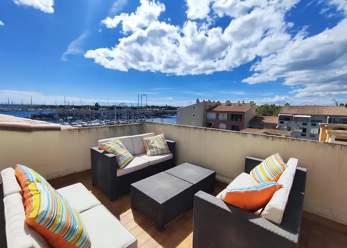 Cap D'agde Vue Port Et Parking Terrasse La Desirade 阿格德